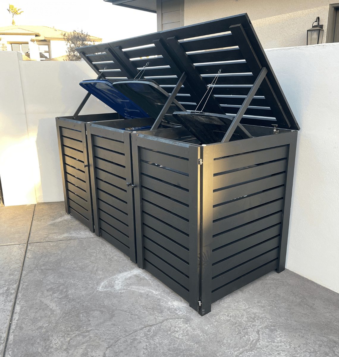 Outdoor Trash Can Enclosure – Weatherproof Garbage Bin Storage Shed, Fits 96 Gallon Bins