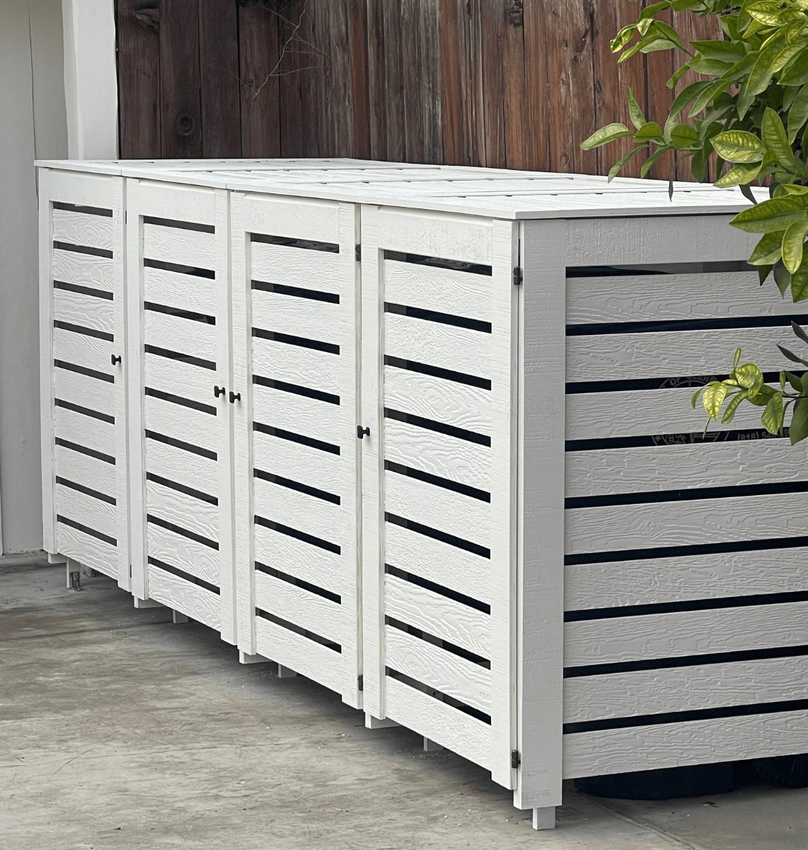 Outdoor Trash Can Enclosure – Weatherproof Garbage Bin Storage Shed, Fits 96 Gallon Bins